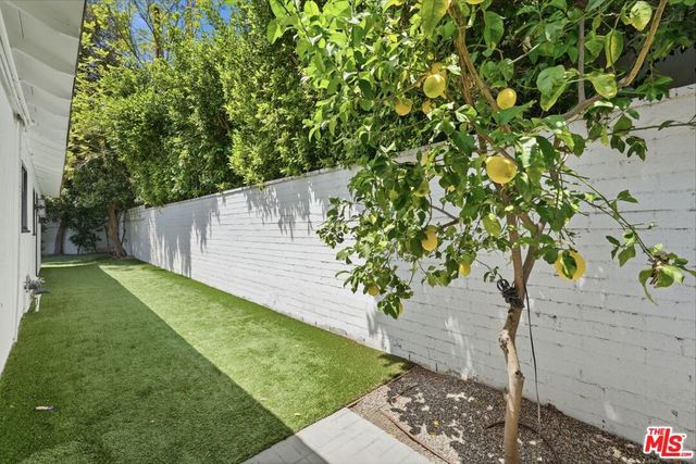 16910 Magnolia Boulevard, Encino, CA 91316