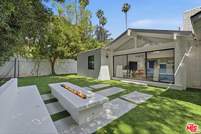 16910 Magnolia Boulevard, Encino, CA 91316