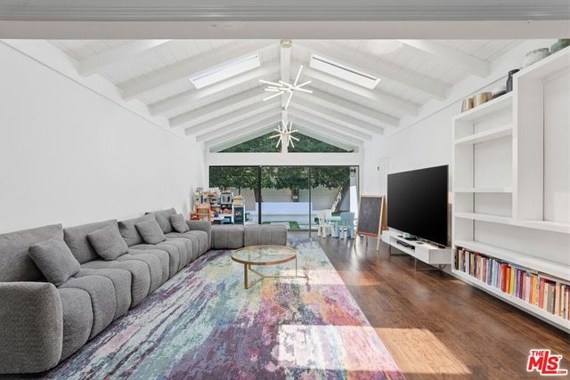 16910 Magnolia Boulevard, Encino, CA 91316