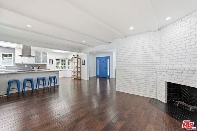 16910 Magnolia Boulevard, Encino, CA 91316