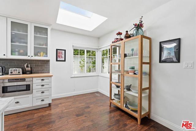 16910 Magnolia Boulevard, Encino, CA 91316