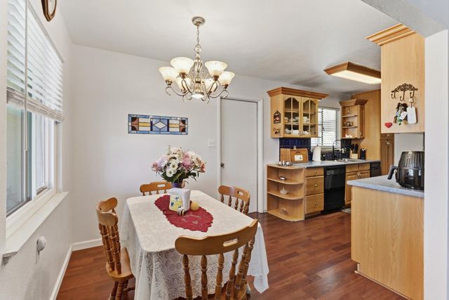 2318 Thompson Way, Sacramento, CA 95822