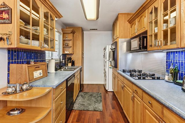 2318 Thompson Way, Sacramento, CA 95822
