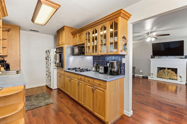 2318 Thompson Way, Sacramento, CA 95822