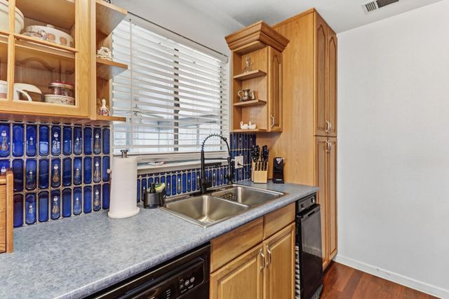 2318 Thompson Way, Sacramento, CA 95822