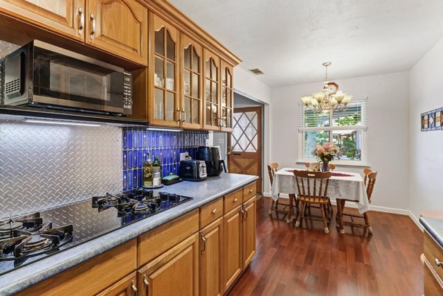 2318 Thompson Way, Sacramento, CA 95822