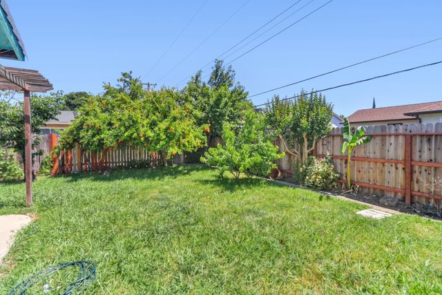 2318 Thompson Way, Sacramento, CA 95822
