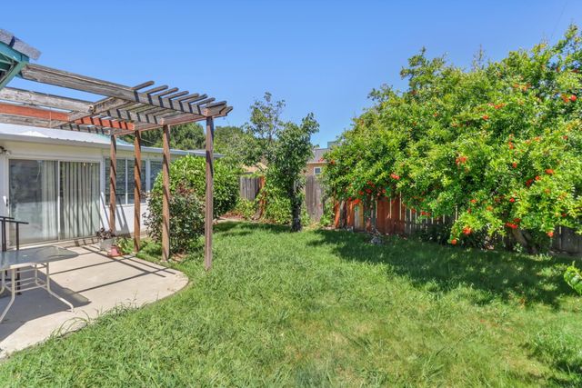 2318 Thompson Way, Sacramento, CA 95822