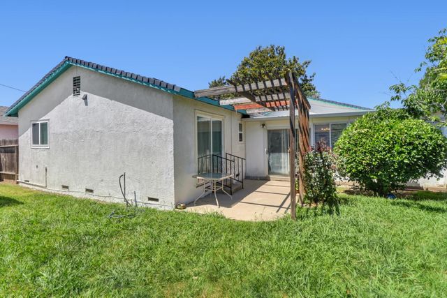 2318 Thompson Way, Sacramento, CA 95822
