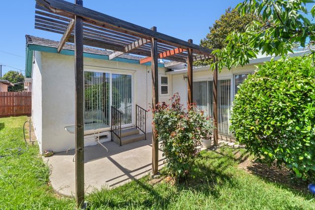 2318 Thompson Way, Sacramento, CA 95822