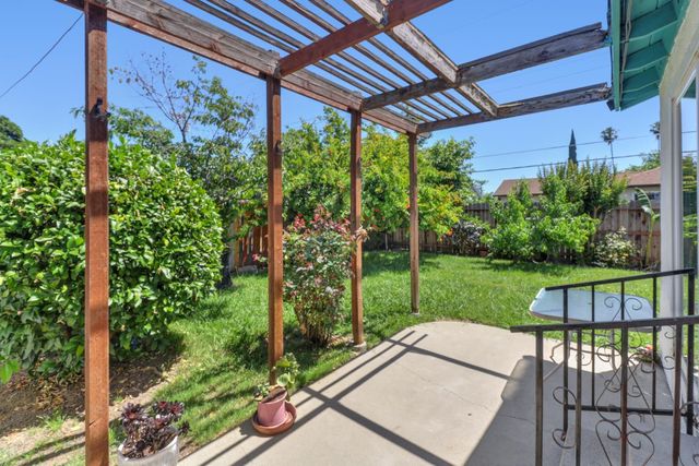 2318 Thompson Way, Sacramento, CA 95822