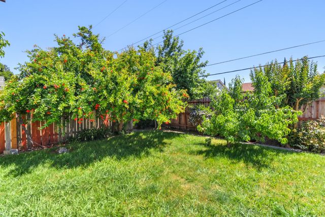 2318 Thompson Way, Sacramento, CA 95822