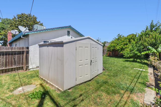 2318 Thompson Way, Sacramento, CA 95822