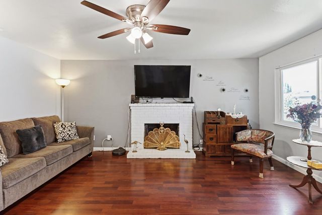 2318 Thompson Way, Sacramento, CA 95822