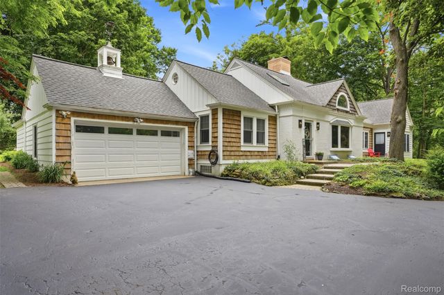 27310 Crestwood Drive, Franklin Village, MI 48025