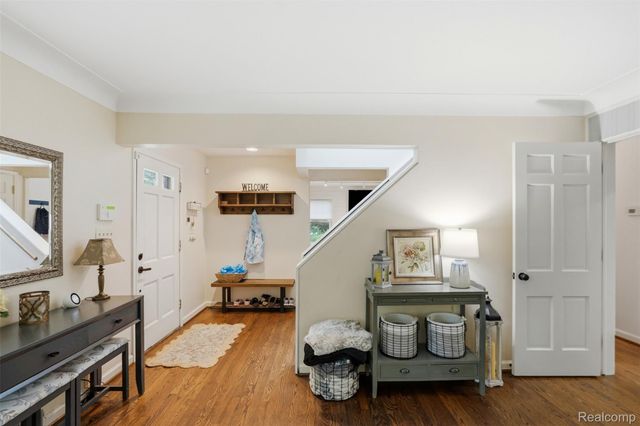 27310 Crestwood Drive, Franklin Village, MI 48025