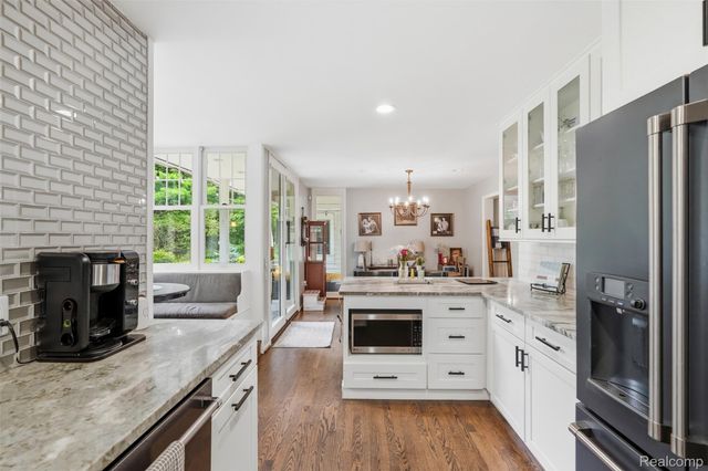 27310 Crestwood Drive, Franklin Village, MI 48025