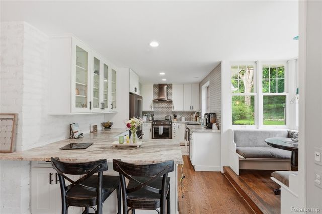 27310 Crestwood Drive, Franklin Village, MI 48025