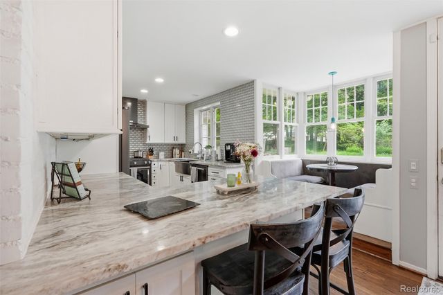 27310 Crestwood Drive, Franklin Village, MI 48025