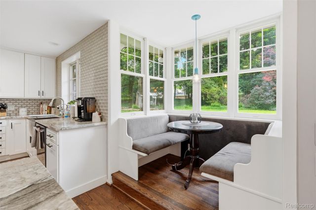 27310 Crestwood Drive, Franklin Village, MI 48025