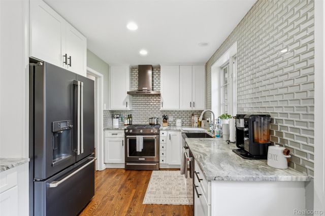 27310 Crestwood Drive, Franklin Village, MI 48025