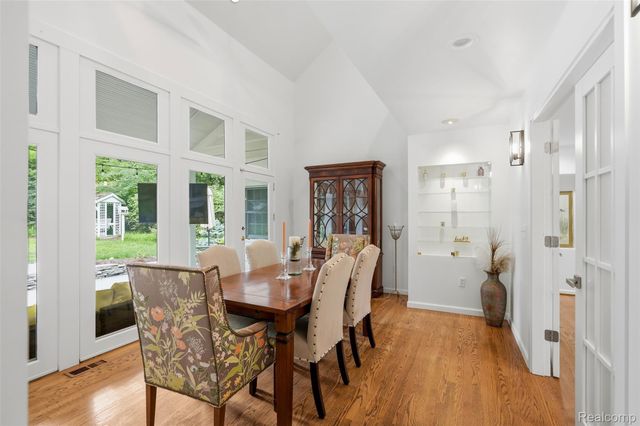 27310 Crestwood Drive, Franklin Village, MI 48025