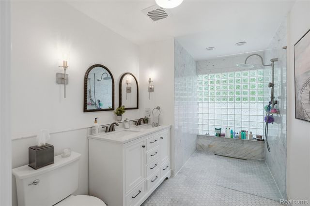 27310 Crestwood Drive, Franklin Village, MI 48025