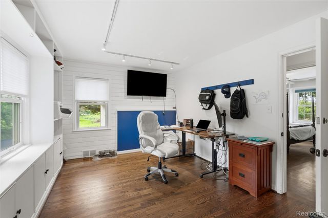27310 Crestwood Drive, Franklin Village, MI 48025
