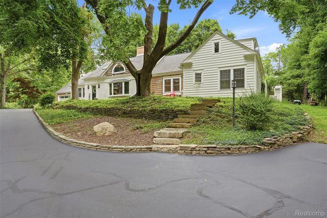 27310 Crestwood Drive, Franklin Village, MI 48025