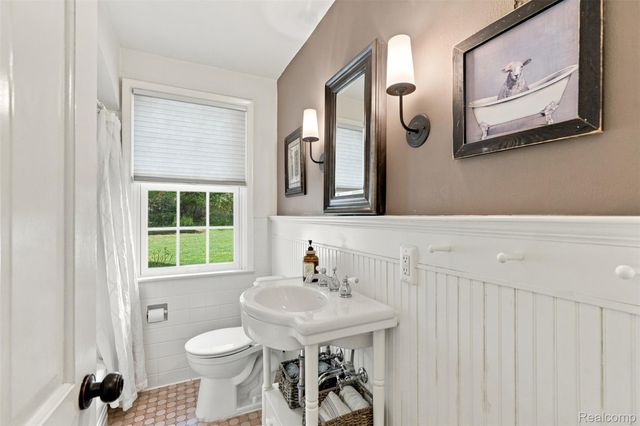 27310 Crestwood Drive, Franklin Village, MI 48025