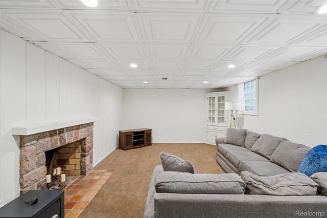 27310 Crestwood Drive, Franklin Village, MI 48025