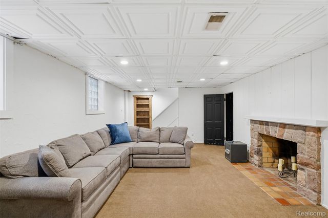 27310 Crestwood Drive, Franklin Village, MI 48025