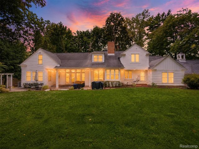 27310 Crestwood Drive, Franklin Village, MI 48025