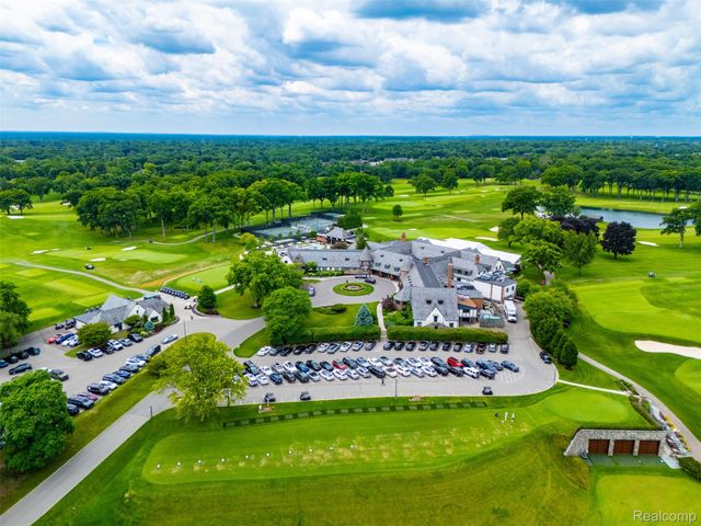 27310 Crestwood Drive, Franklin Village, MI 48025