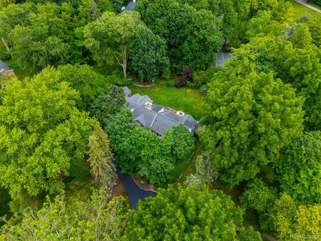 27310 Crestwood Drive, Franklin Village, MI 48025