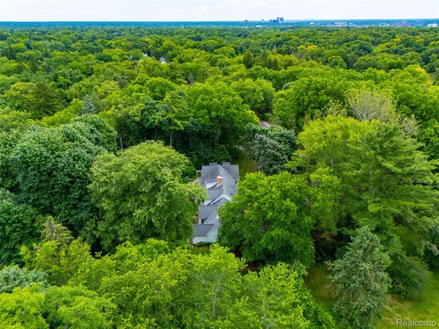 27310 Crestwood Drive, Franklin Village, MI 48025