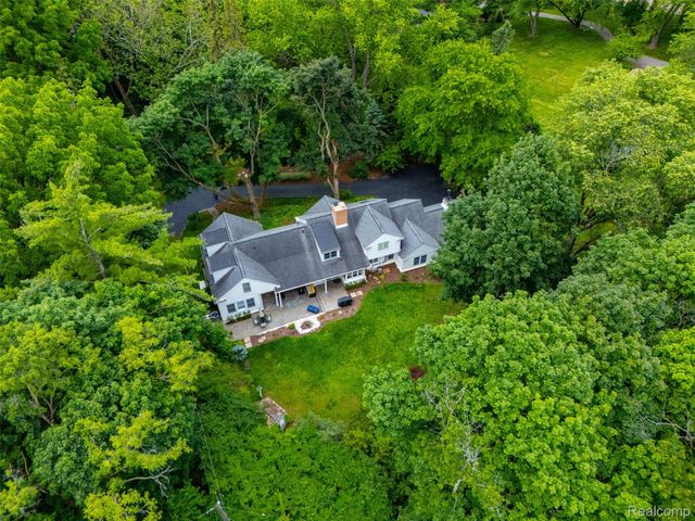 27310 Crestwood Drive, Franklin Village, MI 48025