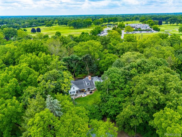 27310 Crestwood Drive, Franklin Village, MI 48025