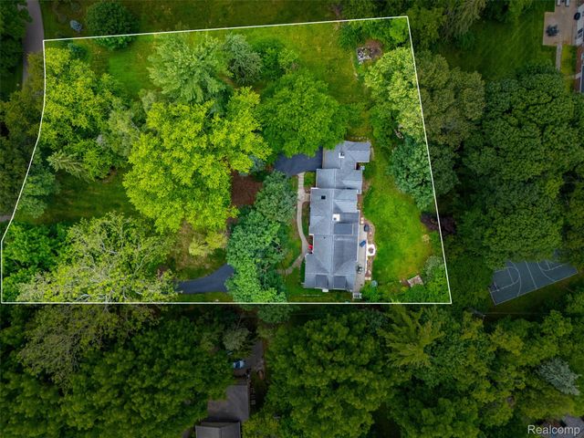27310 Crestwood Drive, Franklin Village, MI 48025