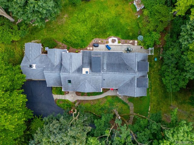 27310 Crestwood Drive, Franklin Village, MI 48025