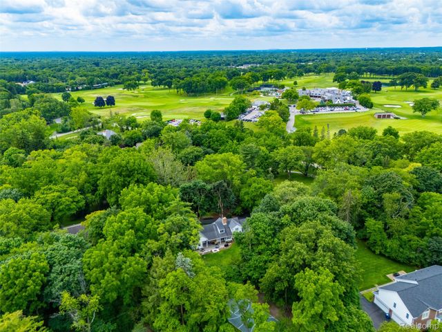 27310 Crestwood Drive, Franklin Village, MI 48025