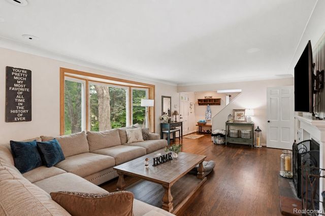 27310 Crestwood Drive, Franklin Village, MI 48025