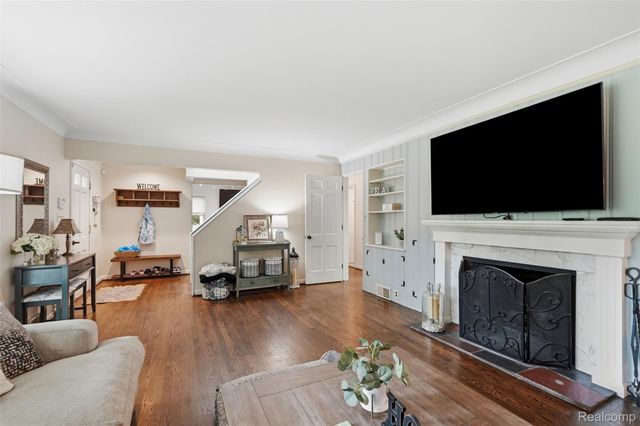27310 Crestwood Drive, Franklin Village, MI 48025