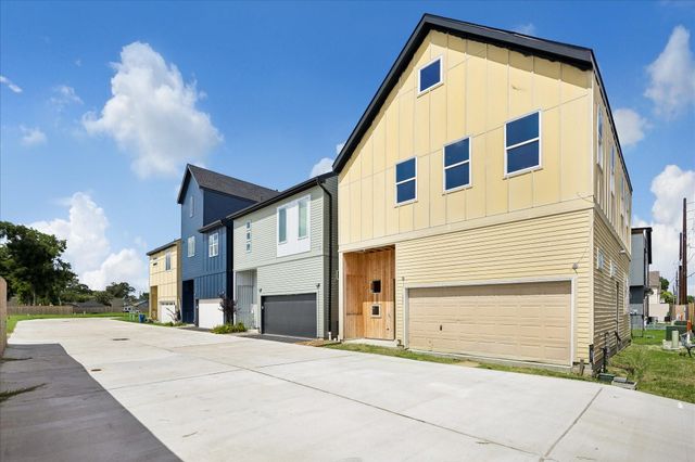 3902 Zina Way, Houston, TX 77018