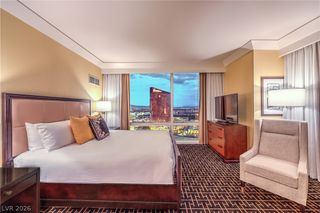 2000 Fashion Show Drive 3807, Las Vegas, NV 89109