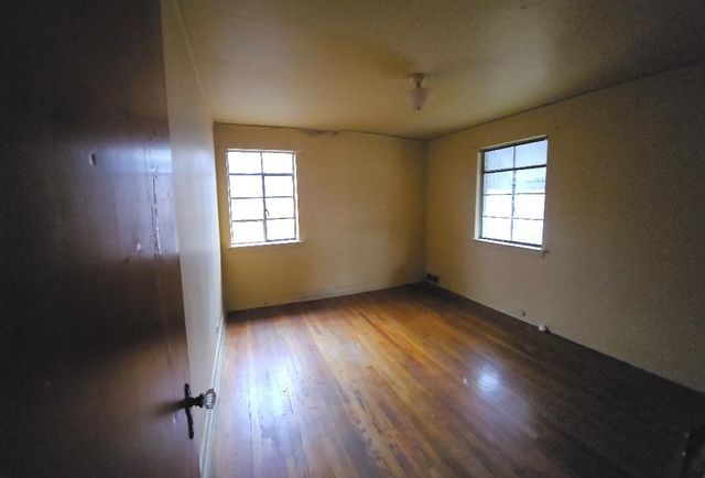 9406 S Michigan Avenue, Chicago, IL 60619