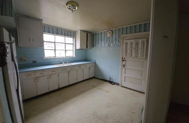 9406 S Michigan Avenue, Chicago, IL 60619