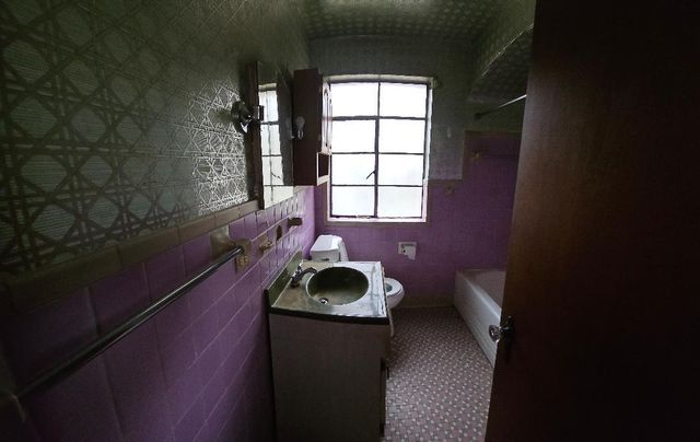 9406 S Michigan Avenue, Chicago, IL 60619