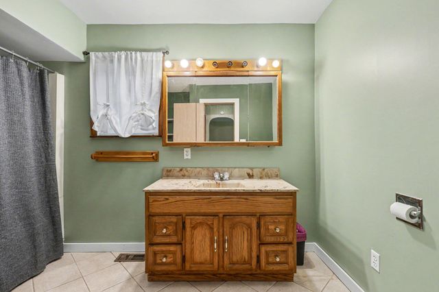 235 S 204th Avenue, Hesperia, MI 49421