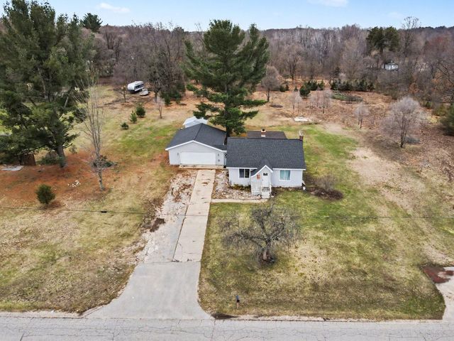 235 S 204th Avenue, Hesperia, MI 49421